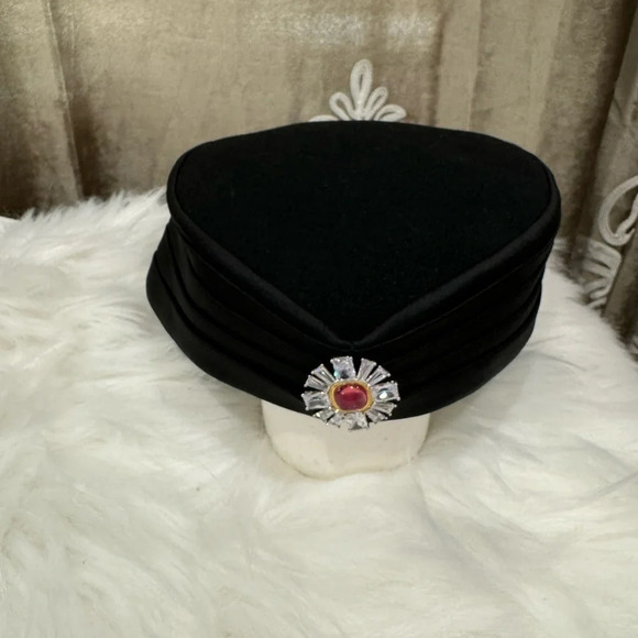 Nana Jacqueline
LOS ANGELES
Keira Diamond Hat (Black) - Picture 3 of 8